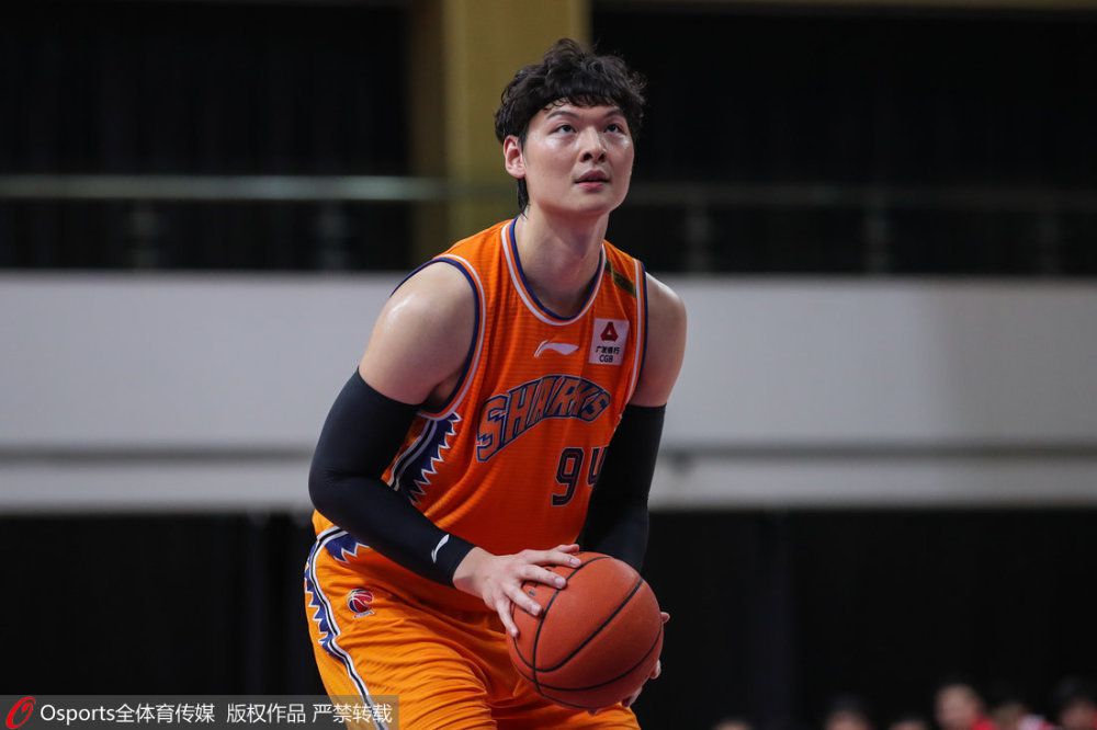 爱德华兹44分小哈达威32分东契奇缺阵森林狼送独行侠连败NBA常规赛激战正酣，西部领头羊森林狼主场迎战独行侠，东契奇此役因左股四头肌酸痛缺阵，独行侠上场不敌骑士，目前18胜13负暂列西部第6位，森林狼22胜7负稳居西部头名。